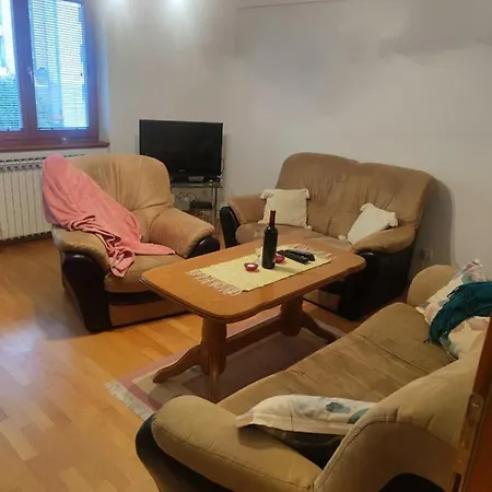 Apartamento Apartman Una *