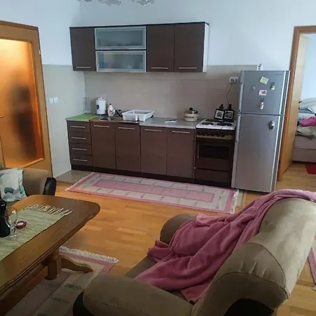 아파트 Apartman Una *